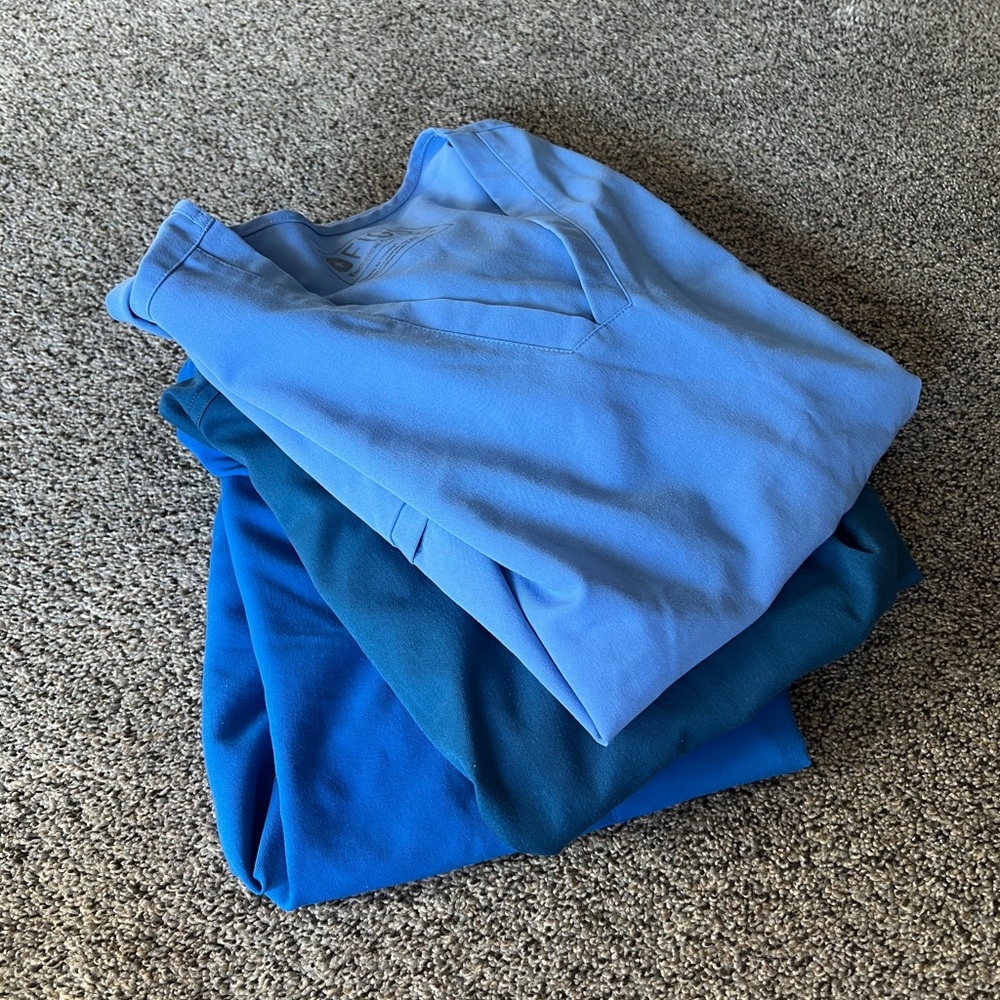 Figs/Perilla Scrub Top Lot
